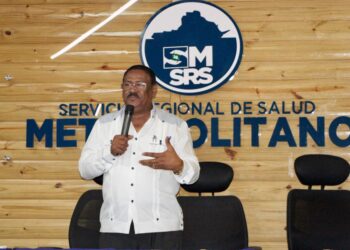 Capacitan en derecho administrativo a encargados departamentos centros SRSM