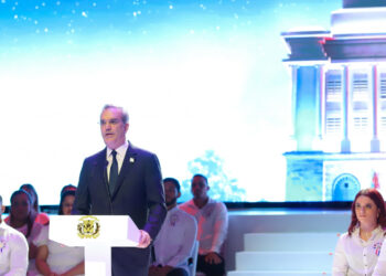 Abinader sostiene que inversiones en nuevas infraestructuras transformarán el país