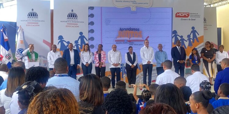 Presidente Abinader encabeza inicio del nuevo año escolar