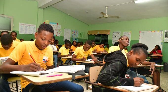 Alto porcentaje de estudiantes en las   escuelas de Pedernales son haitianos
