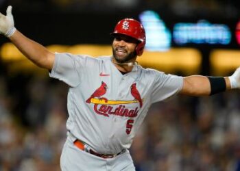 Albert Pujols se une al exclusivo club de los 700 jonrones