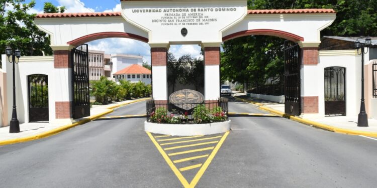 UASD suspende docencia hasta el martes por posible paso del huracán Fiona