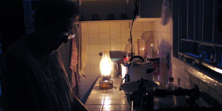 Empresa eléctrica de Cuba prevé apagones este miércoles por déficit del 21 %