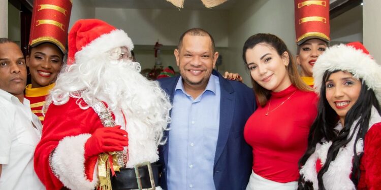 Alcalde Carlos Guzmán da inicio a Navidad 2022 dedicada a recolectores de desechos sólidos de SDN
