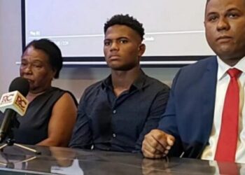 Citan al gerente general de Los Texas Rangers a comparecer ante corte dominicana