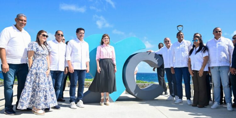 Gobierno inaugura malecón de Cabrera con un costo superior a los RD 73 millones