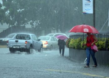 Aguaceros en algunas localidades por vaguada este martes