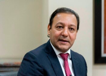 Abel Martínez es ingresado a un centro de salud por neumonía