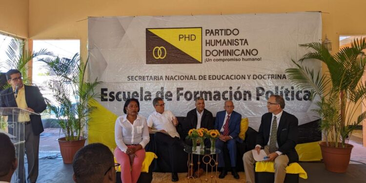 PHD inaugura escuela de formación política en Baní