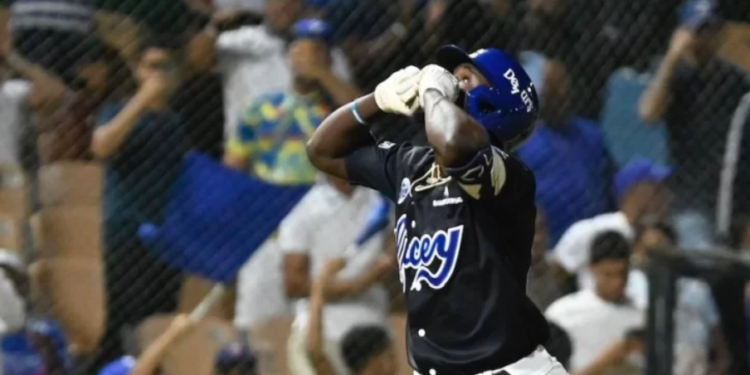 Licey vence a las Estrellas y empatan en la cima con las Águilas