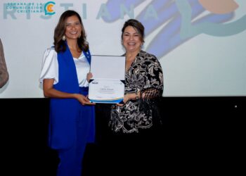 ADOCOC reconoce  la comunicadora Lissette Selman