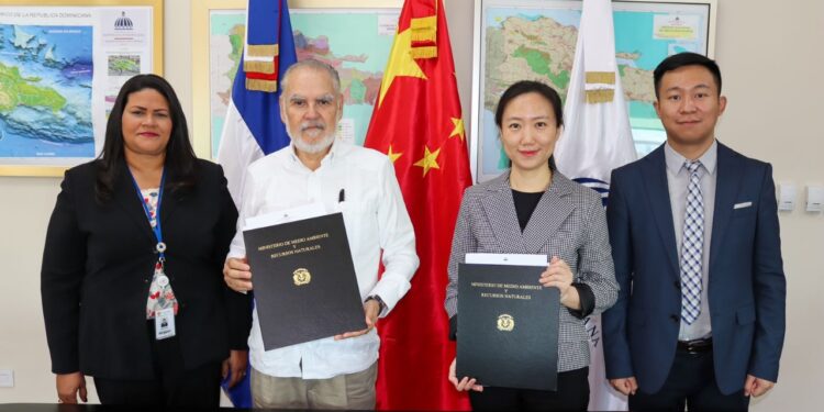 China dona fondo para contribuir a la labor de los guardaparques de las áreas protegidas de RD