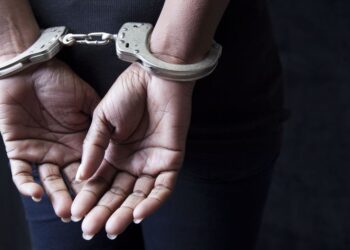 Apresan mujer con relación a muerte de su hijo de 2 años