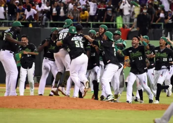 Estrellas fabrican rally de cinco en el noveno y superan a Toros