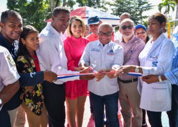 Comisión Barrial y Alcaldía de Pedro Brand, remozan parque La Crayola