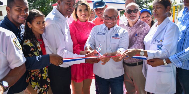 Comisión Barrial y Alcaldía de Pedro Brand, remozan parque La Crayola