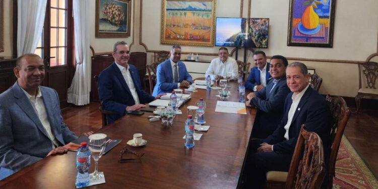 Abinader encabeza reunión sobre Juegos Centroamericanos