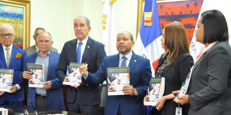 Presentan la propuesta del programa para la asignatura de educación tributaria