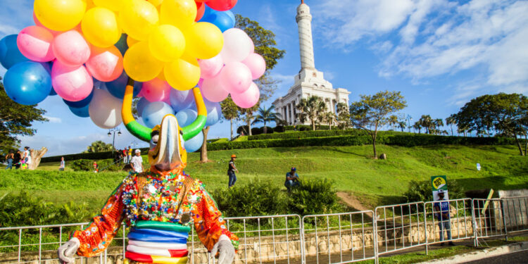 Anuncian acciones para el relanzamiento de Santiago como destino turístico