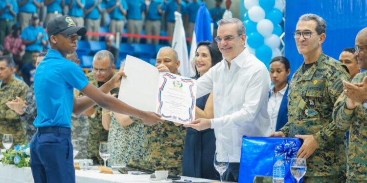 Presidente encabeza graduación programa del Servicio Militar Voluntario