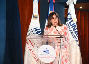 Ministerio de la Mujer destaca trayectoria de mujeres meritorias en libros y documentales