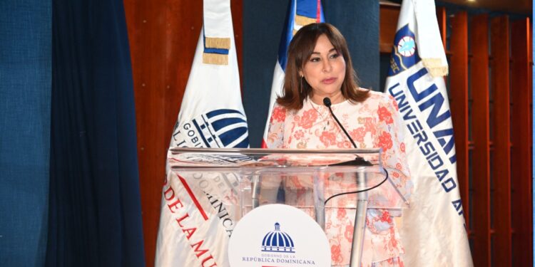 Ministerio de la Mujer destaca trayectoria de mujeres meritorias en libros y documentales