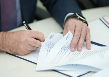 Firman contrato para facilitar exploraciones petroleras en RD