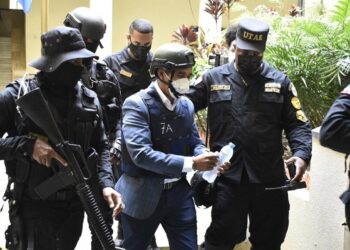 Tribunal ratifica prisión preventiva al general de los Santos Viola y a Rosario Pirón