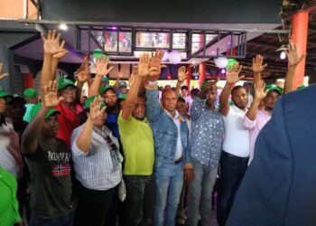 Decenas de militantes del PRM, PLD y PRSC se juramentan  en la Fuerza del Pueblo