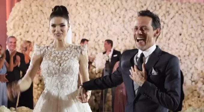 El presidente Luis Abinader, sonriente y feliz en la boda de Marc Anthony y Nadia Ferreira