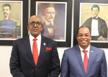 Juramentan a Félix Santana García contralor general de la República