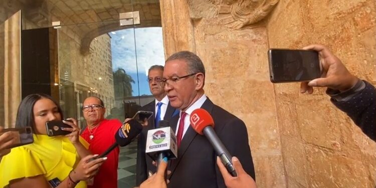 Instan a legisladores aprobar inamovilidad del feriado por el Día de Duarte