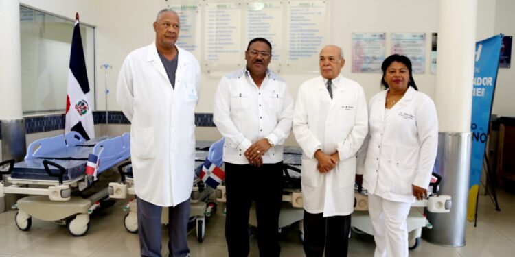 El SNS entrega camillas quirúrgicas al hospital Gautier