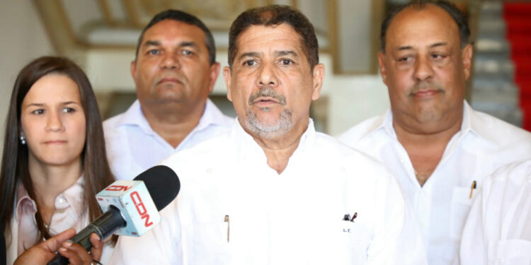 Gobierno y productores de huevos acuerdan aumentar su producción