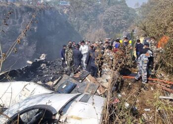 Sin esperanza de sobrevivientes, Nepal llora a víctimas del accidente aéreo de Yeti Airlines