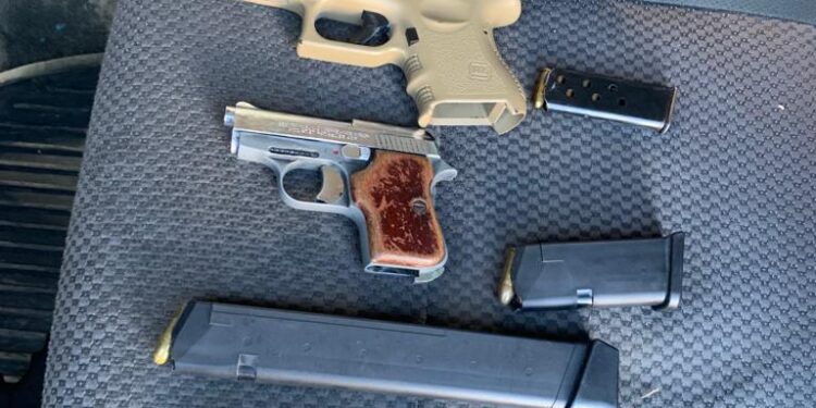 Apresan dos hombres por porte ilegal de armas de fuego