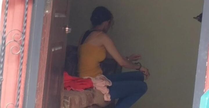 Madre supuestamente quita la vida a su hija de 12 años en La Vega