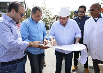 Director SNS supervisa obras en construcción hospitales Sur profundo