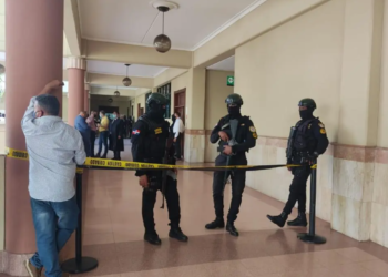 Aplazan medida de coerción contra policía acusado matar niño en Santiago
