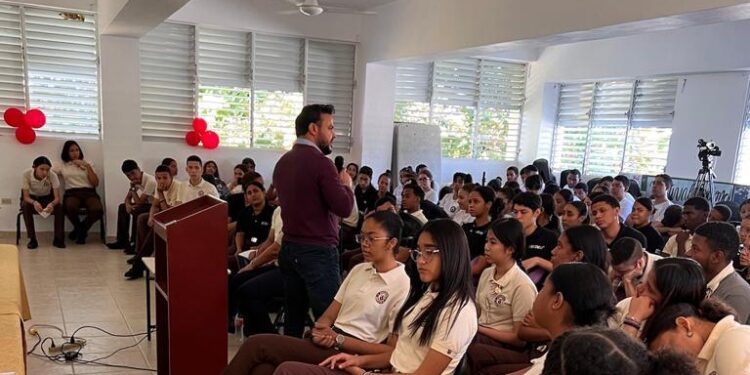 Escuela Financiera MOMENTUM inicia programa de capacitación a nivel nacional