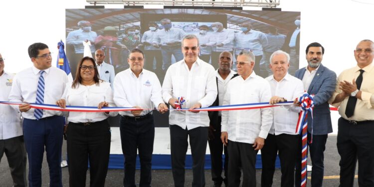 Presidente Abinader inaugura complejo deportivo en Mendoza SDE