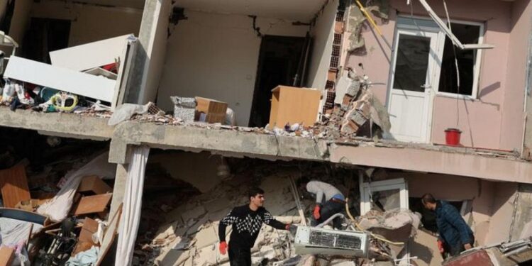 Más de 5.000 muertos por el terremoto en Turquía y Siria