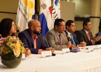 Fedomu y Contrataciones Públicas renuevan acuerdo interinstitucional