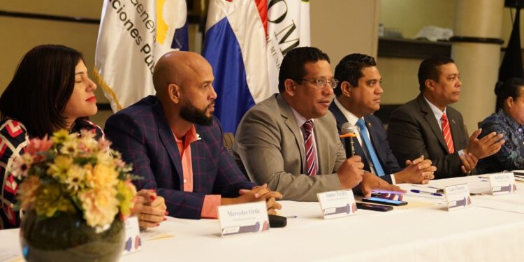 Fedomu y Contrataciones Públicas renuevan acuerdo interinstitucional