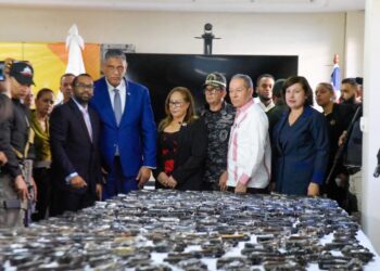 Fiscalía de Santiago entrega más de 500 armas a Interior y Policía