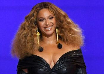 Beyoncé empata récord en los Grammy;&nbsp;Bad Bunny hace bailar a la multitud