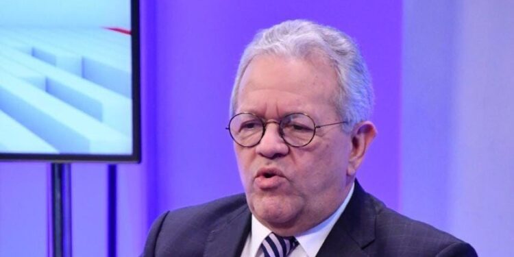 Humberto Salazar: “Nunca los médicos han ganado tanto como ahora”