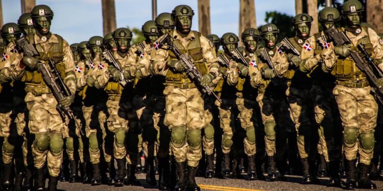 Vehículos blindados del Ejército entre los atractivos del desfile militar