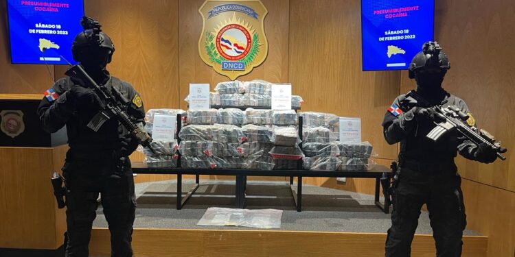 Confiscan 227 paquetes presumiblemente cocaína