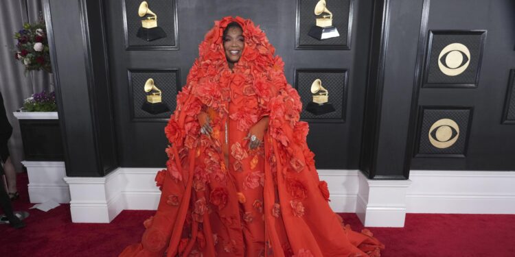 La moda de los Grammy: Lizzo, Doja Cat y Styles sorprenden en la alfombra roja